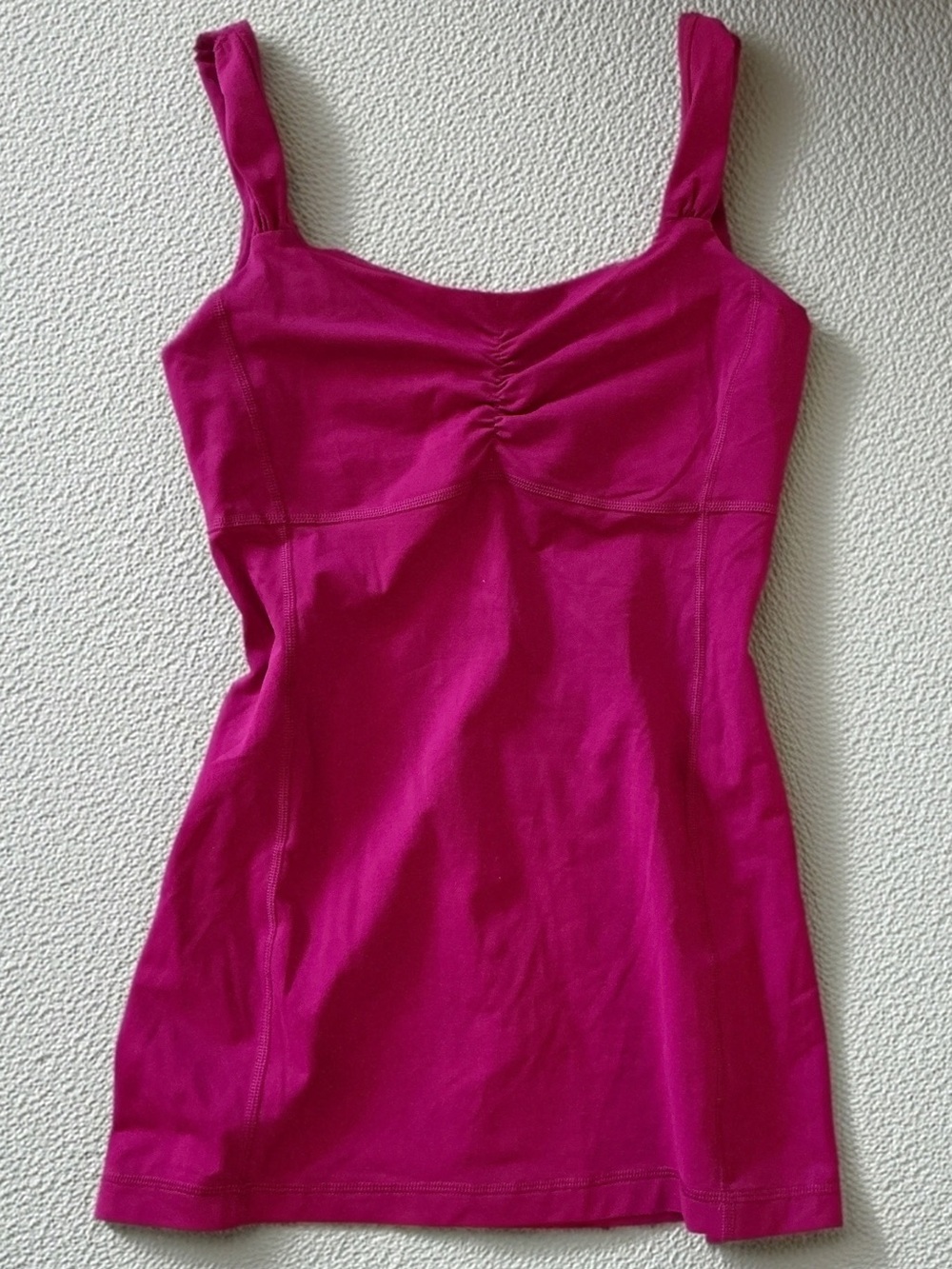 Lululemon Fuchsia Tank Top, built in bra, size 6, never worn